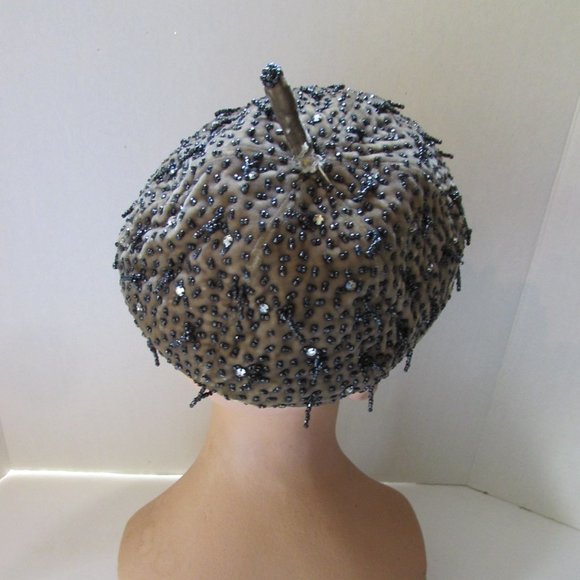 SALE Mid Century Beret Style Hat Olive Green Velvet Black Seed Beads - Picture 4 of 12
